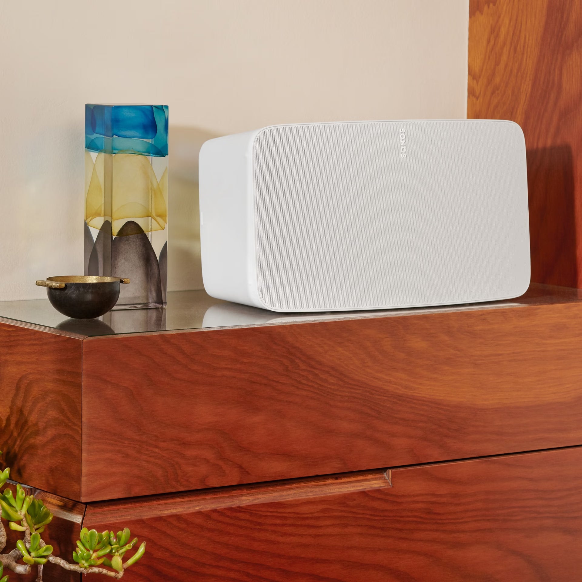 Sonos Five white powerful HiFi smart loudspeaker in box — room-filling wireless audio unboxing setup